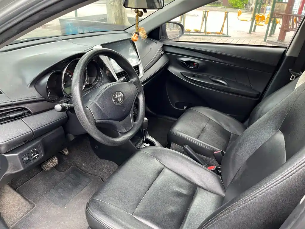 Toyota Yaris L 2021