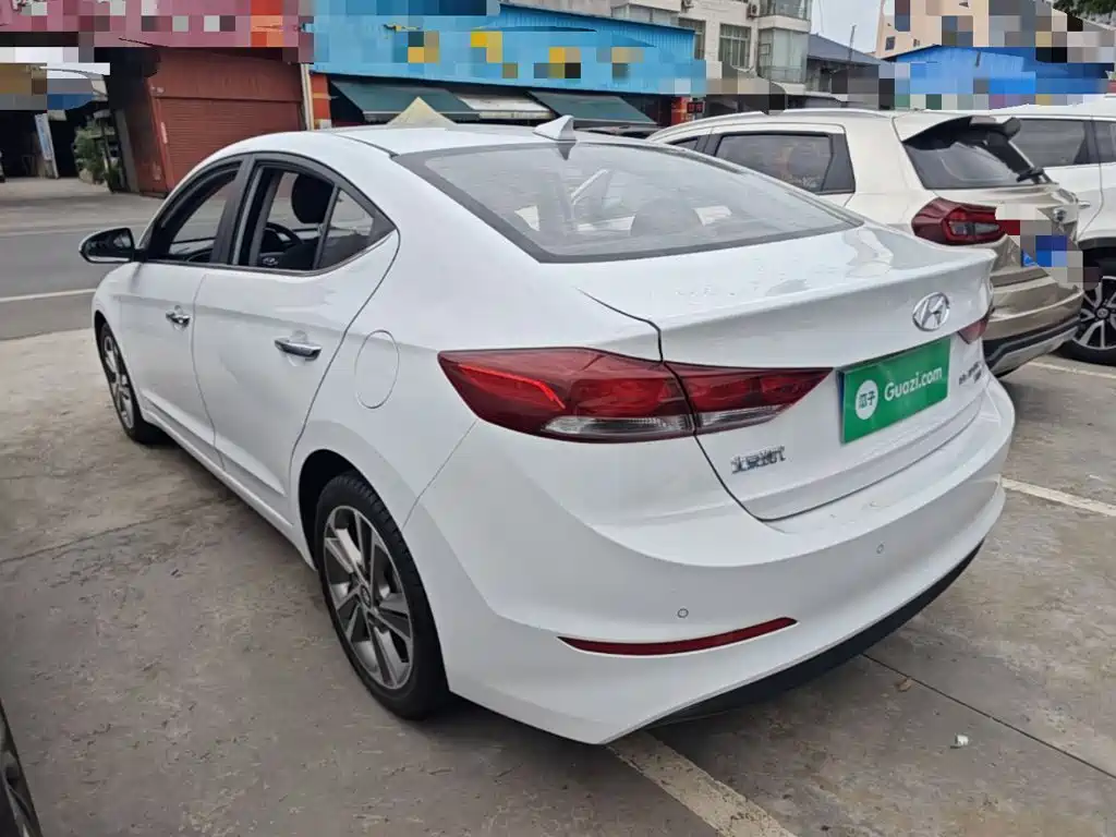 Hyundai Elantra 2019 — фото 5