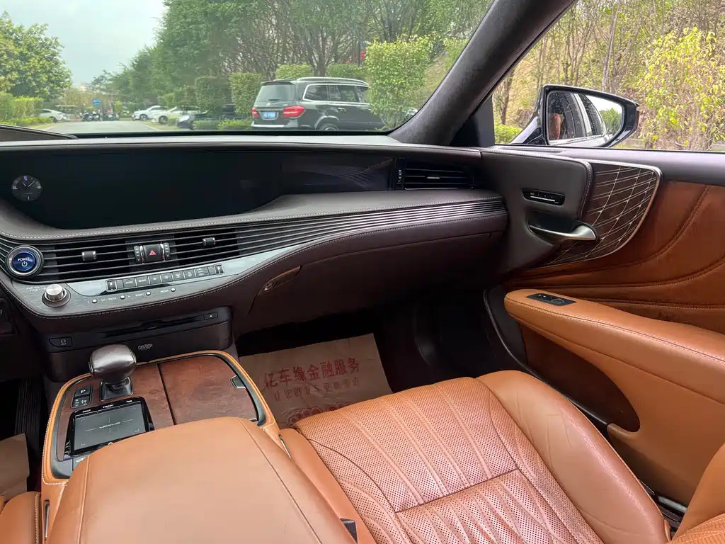 Lexus LS 2019 — фото 15