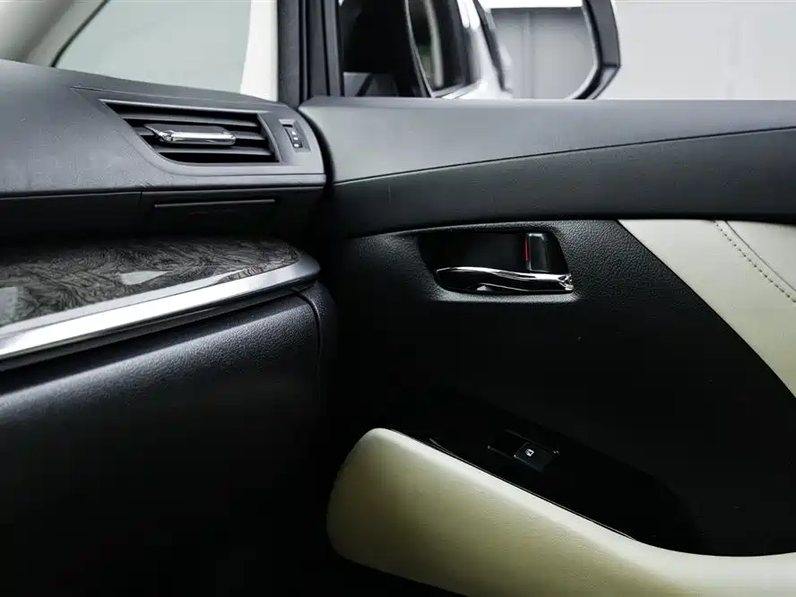 Toyota Alphard 2020 — фото 25