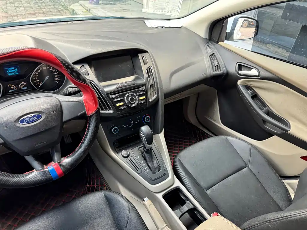 Ford Focus 2017 — фото 10