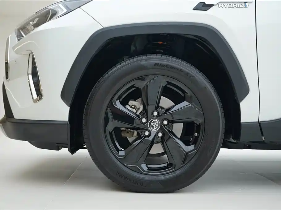 Toyota RAV4 2020 — фото 16