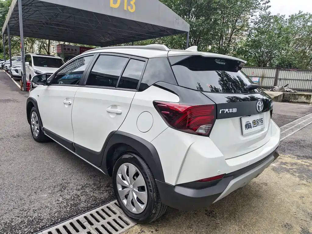 Toyota Yaris L 2023 — фото 27