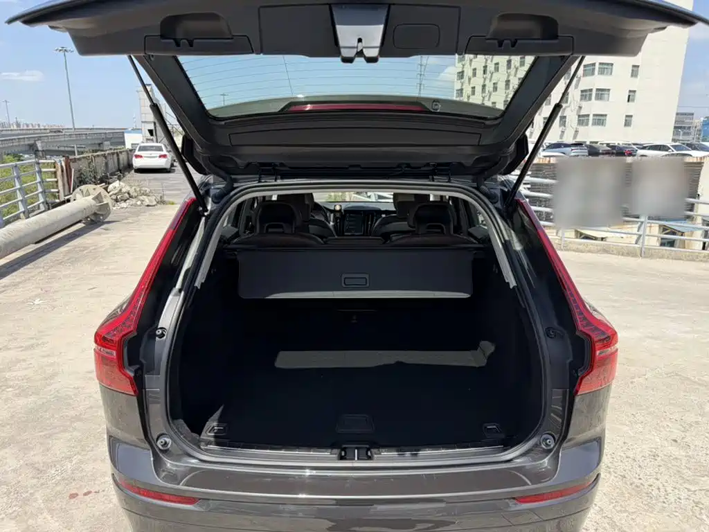 Volvo XC60 2018 — фото 10