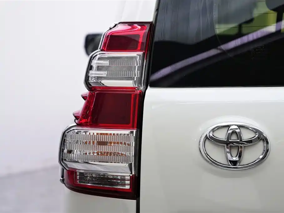 Toyota Prado 2015 — фото 14