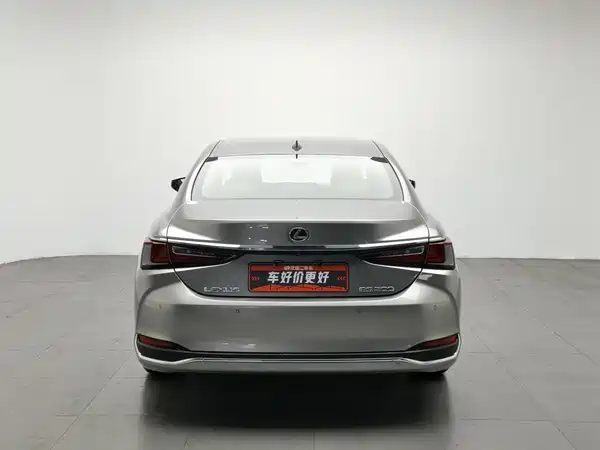 Lexus ES 2023