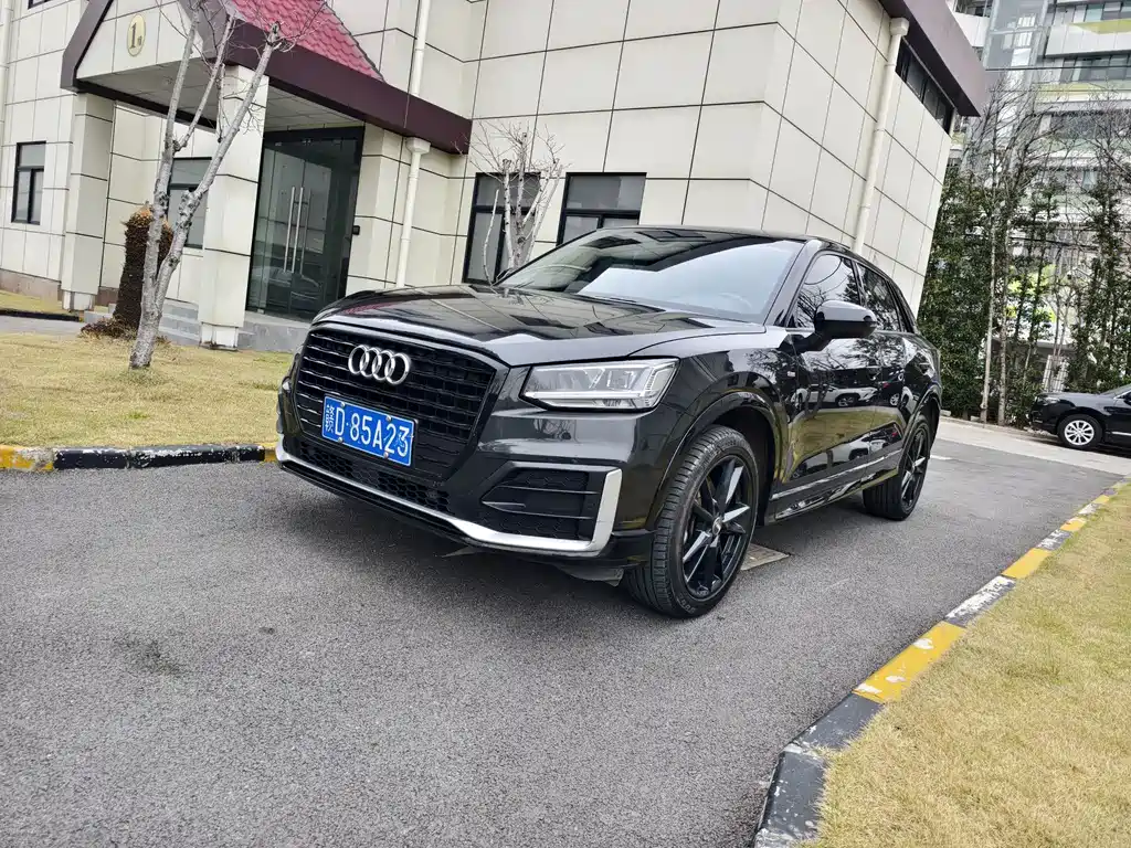 Audi Q2L 2021 — фото 1