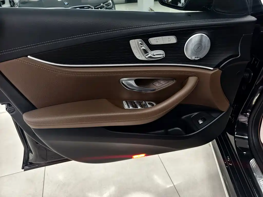 Mercedes-Benz E-Class 2020 — фото 19