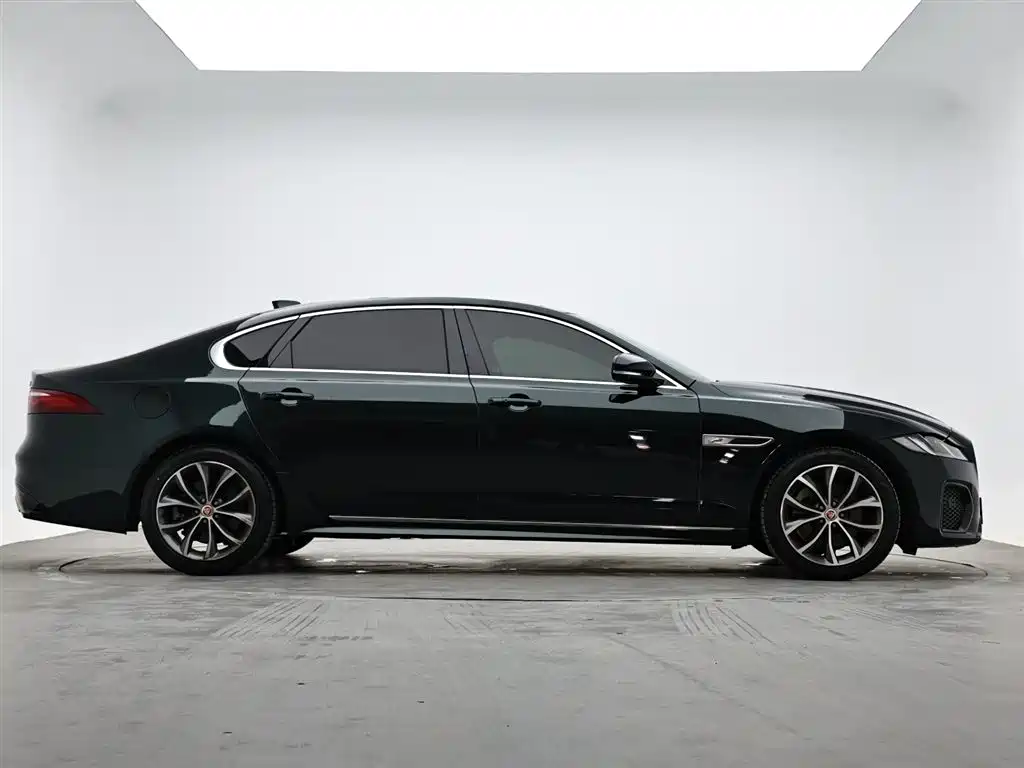 Jaguar XFL 2022 — фото 5