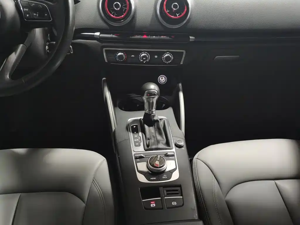 Audi A3 2018 — фото 10