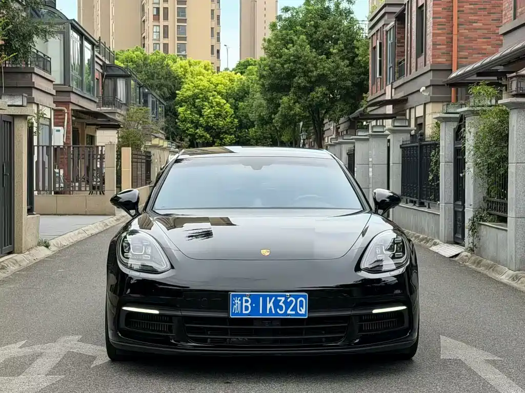 Porsche Panamera 2019 — фото 1
