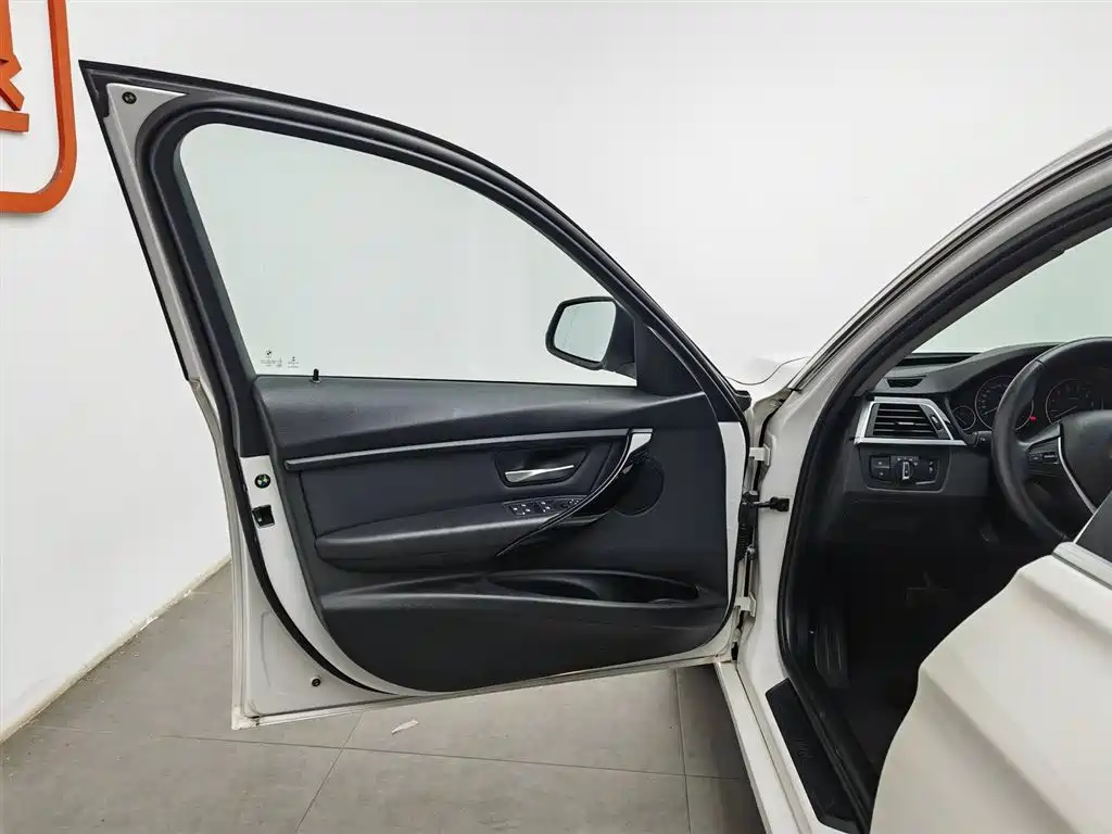 BMW 3 Series 2016 — фото 8