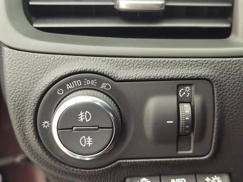 Buick Envision Plus 2018 — фото 21