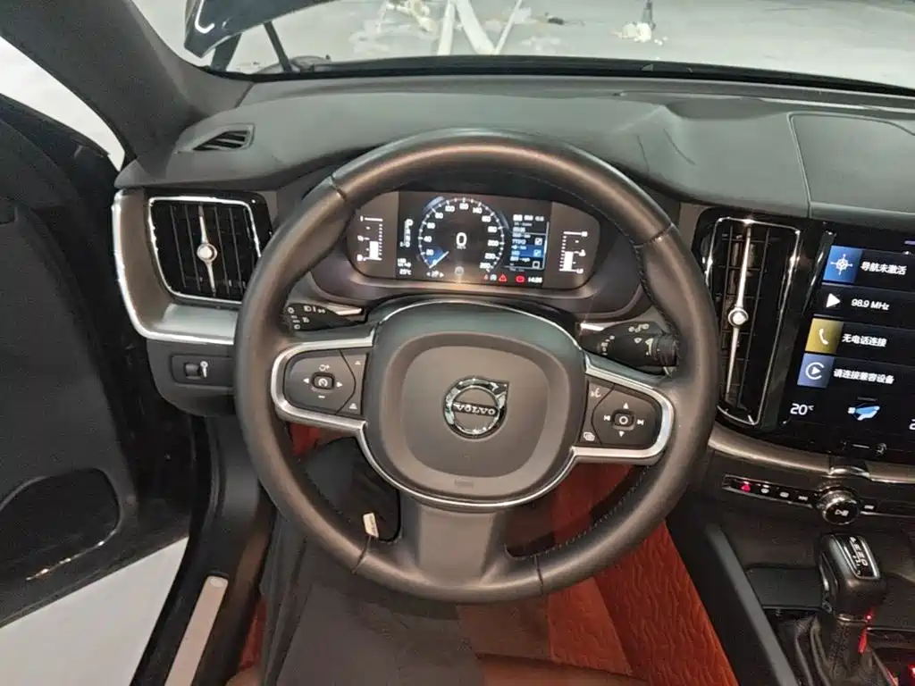 Volvo XC60 2020 — фото 11