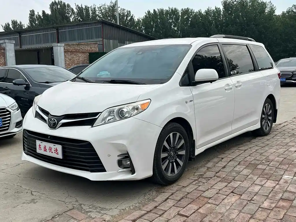 Toyota Sienna 2018 — фото 1