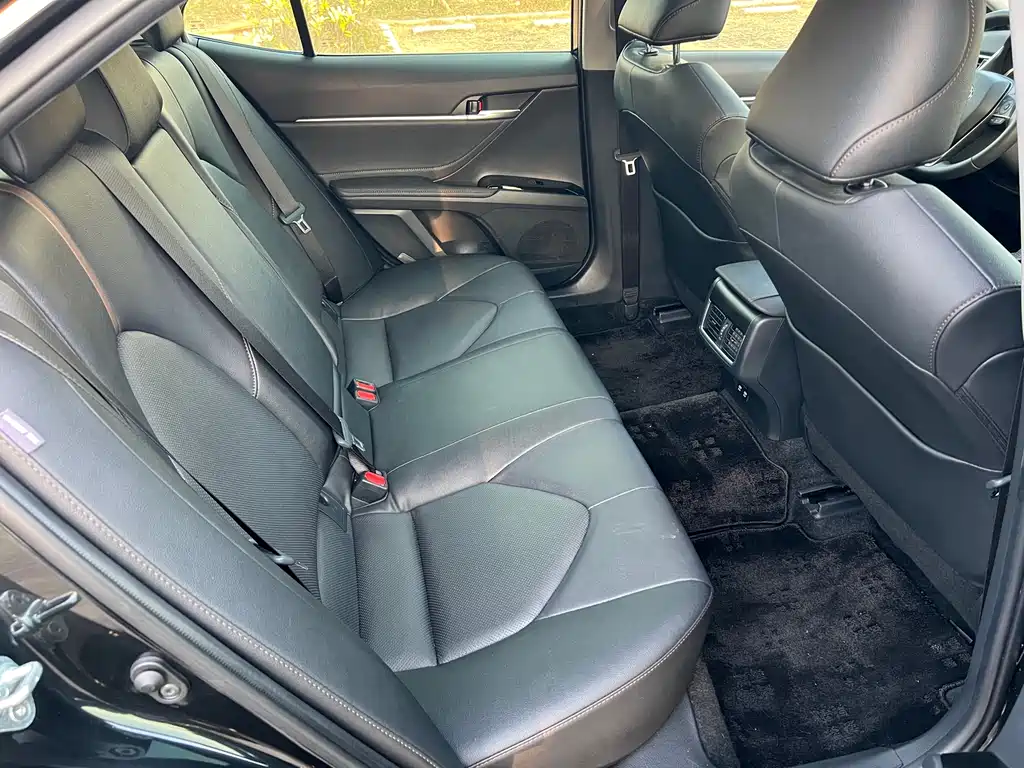 Toyota Camry 2023 — фото 16