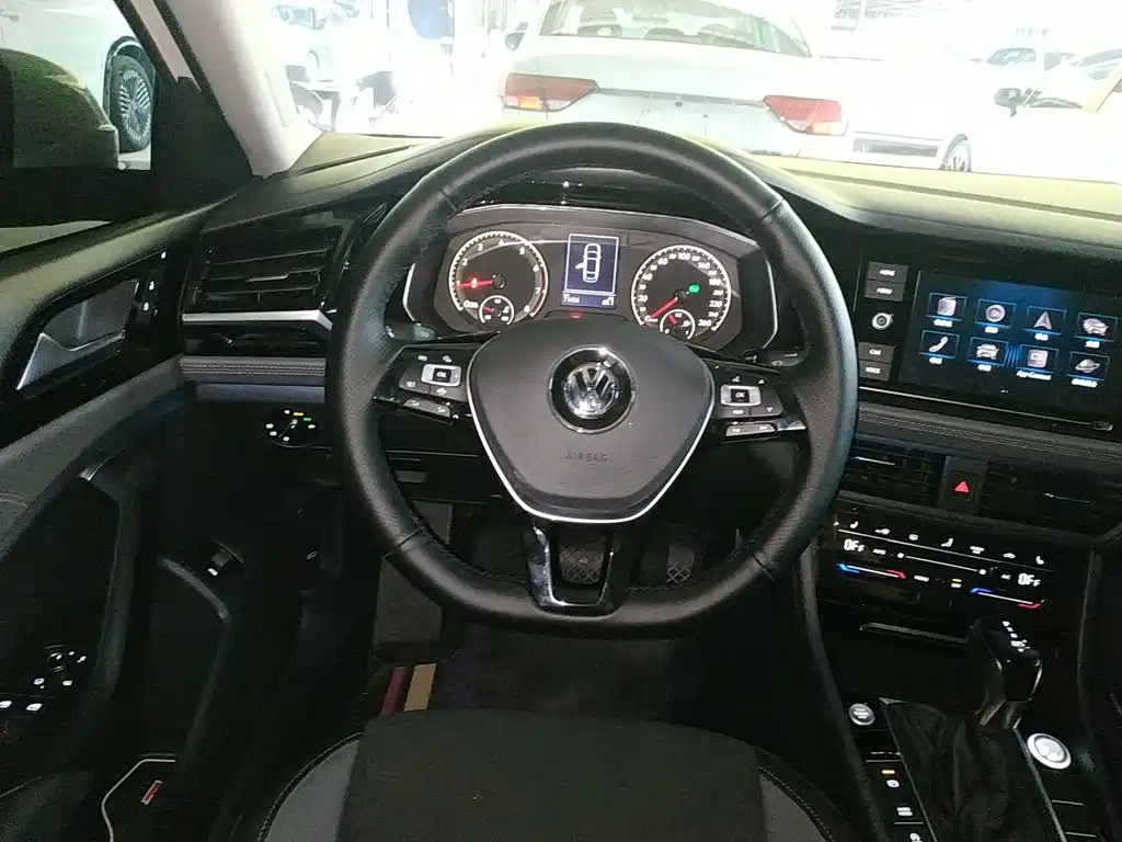 Volkswagen Sagitar 2020