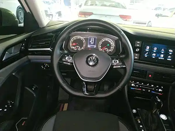 Volkswagen Sagitar 2020