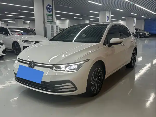 Volkswagen Golf 2025