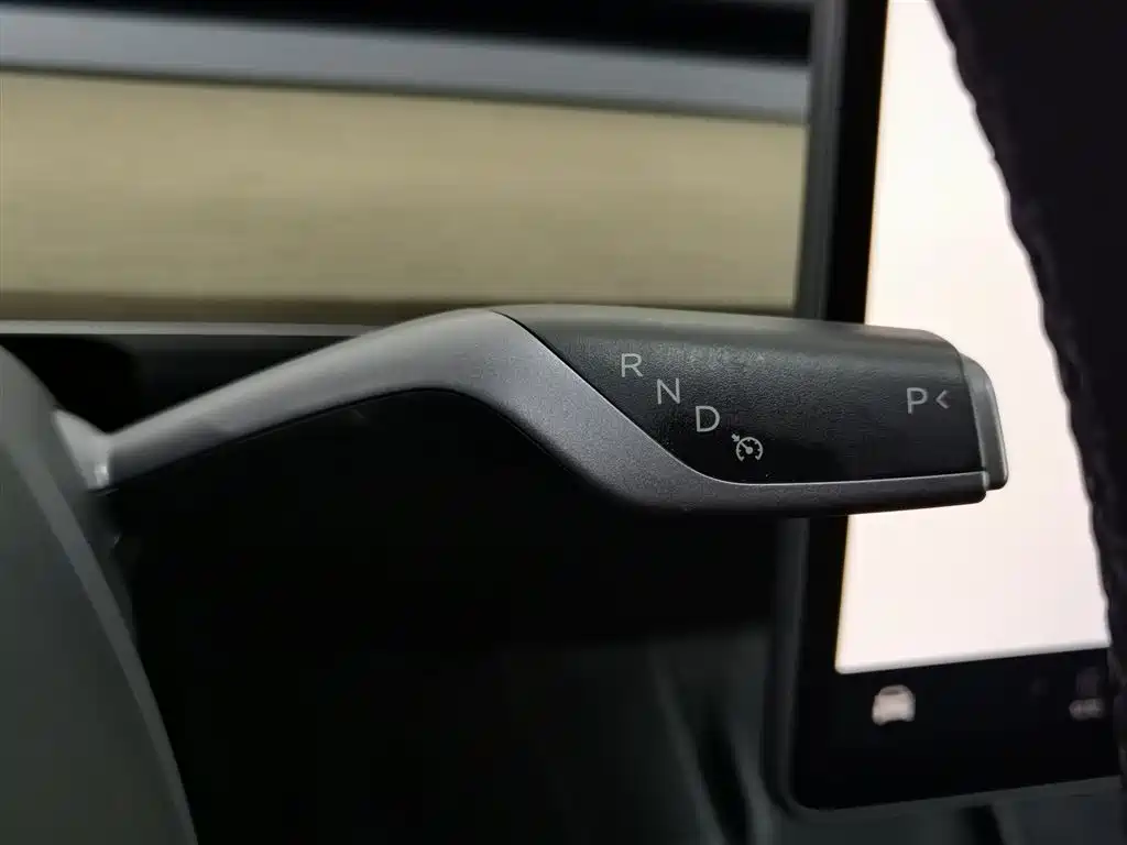 Tesla Model Y 2023 — фото 13