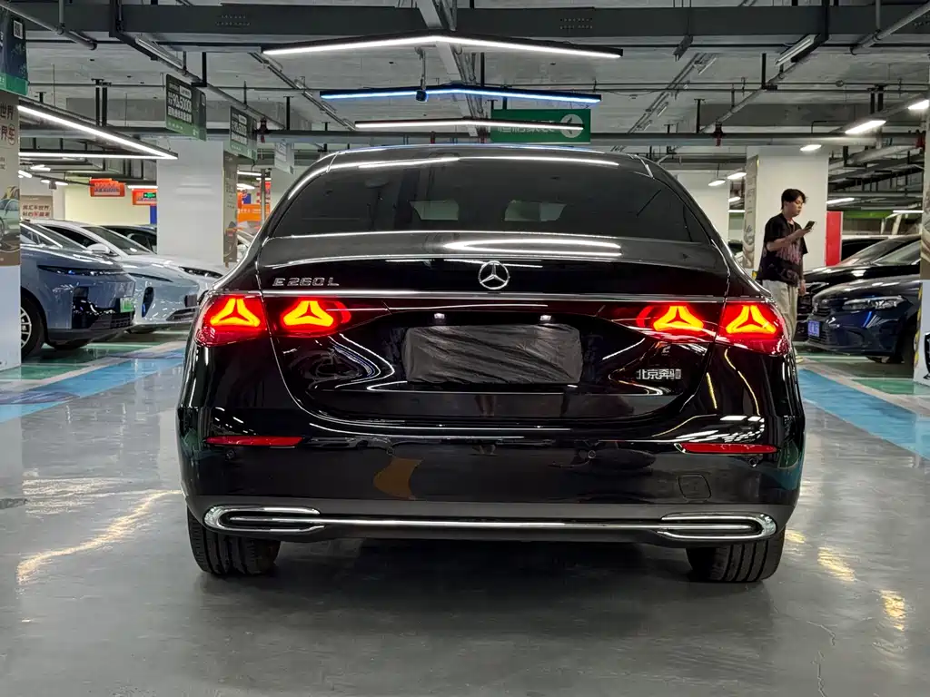 Mercedes-Benz E-Class 2025 — фото 16