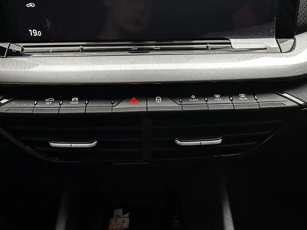 Skoda Octavia 2021 — фото 15