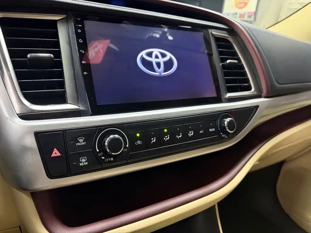 Toyota Highlander 2017 — фото 10