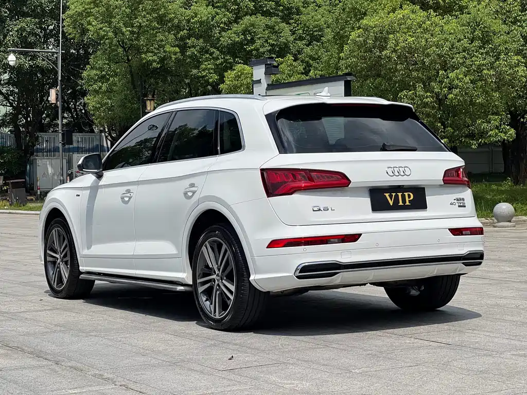Audi Q5L 2019 — фото 27