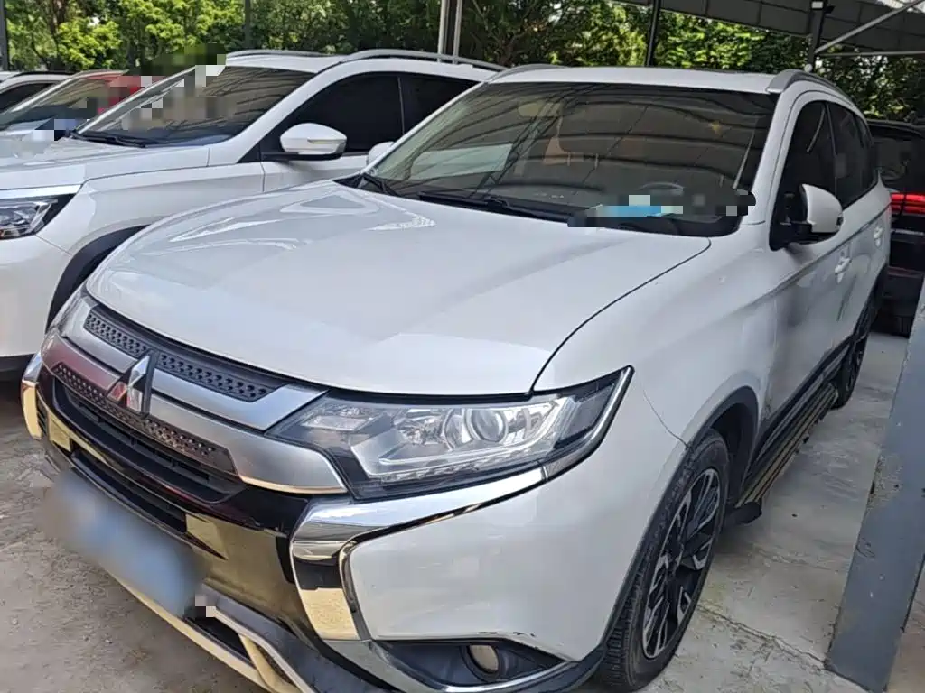 Mitsubishi Outlander 2019 — фото 2