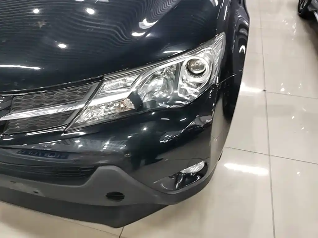 Toyota RAV4 2015 — фото 18