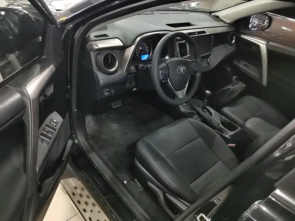 Toyota RAV4 2015 — фото 12