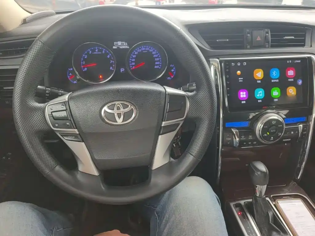 Toyota Reiz 2015 — фото 10