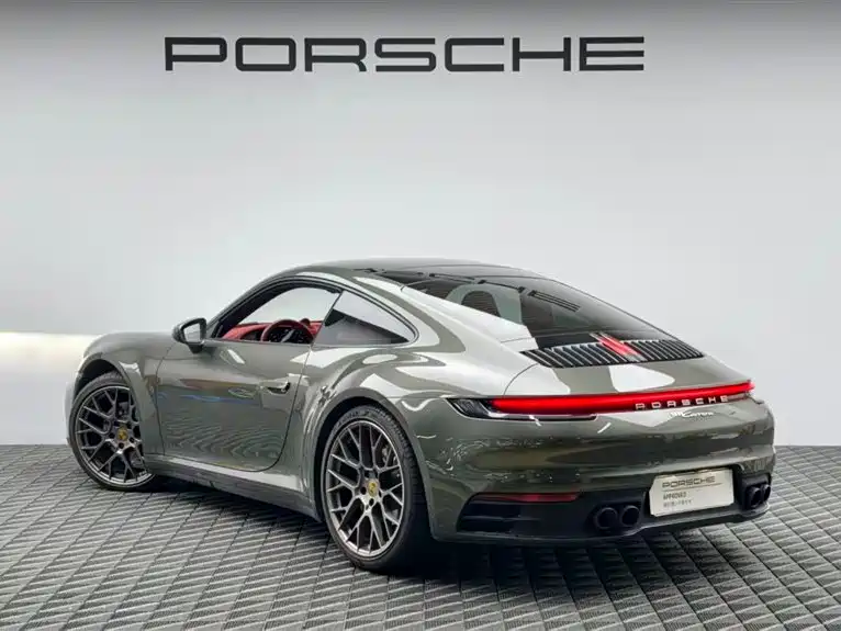 Porsche 911 2021 — фото 6