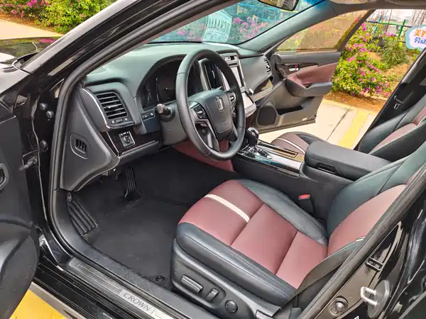 Toyota Crown 2017
