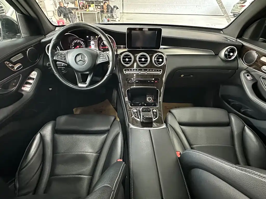 Mercedes-Benz GLC 2018 — фото 18