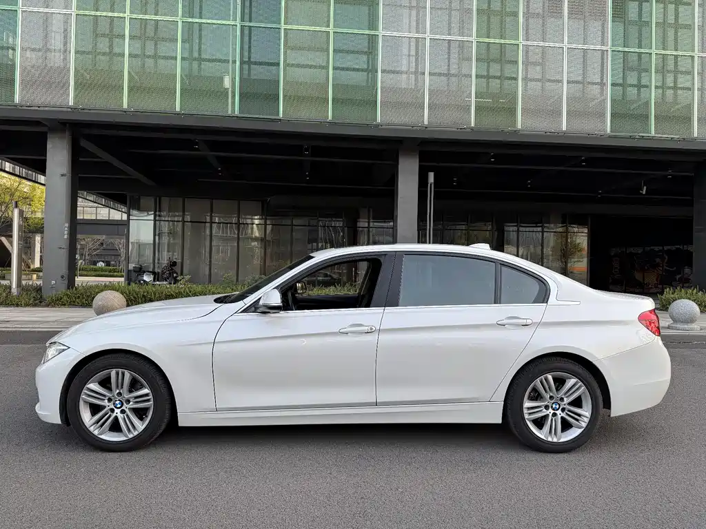 BMW 3 Series 2017 — фото 12