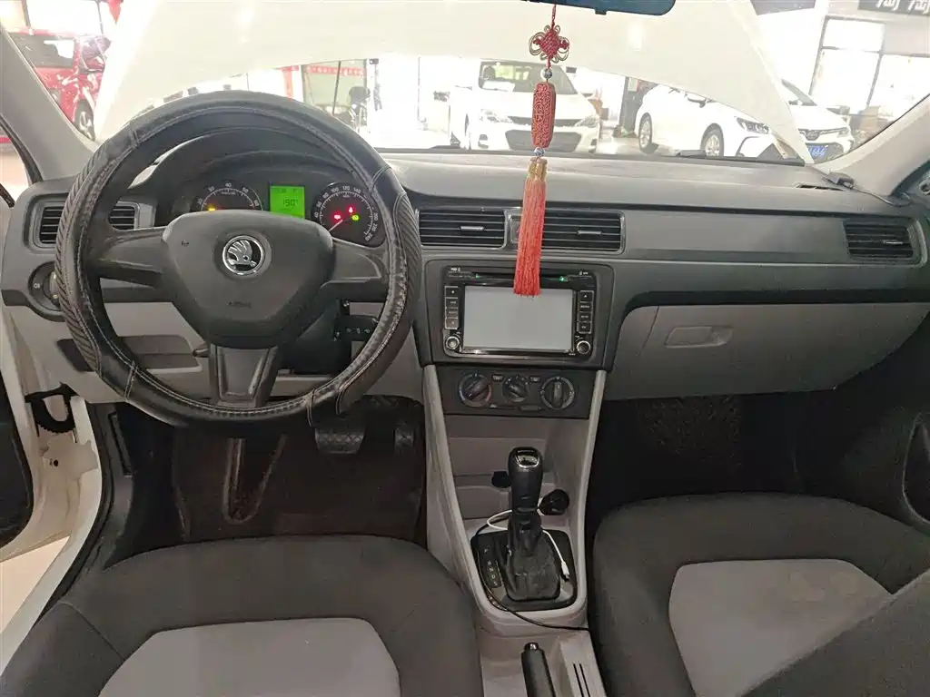 Skoda Rapid 2014 — фото 10