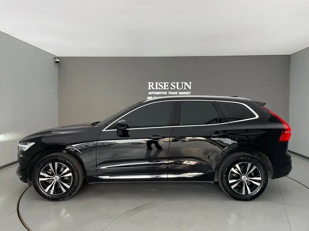 Volvo XC60 2023 — фото 10