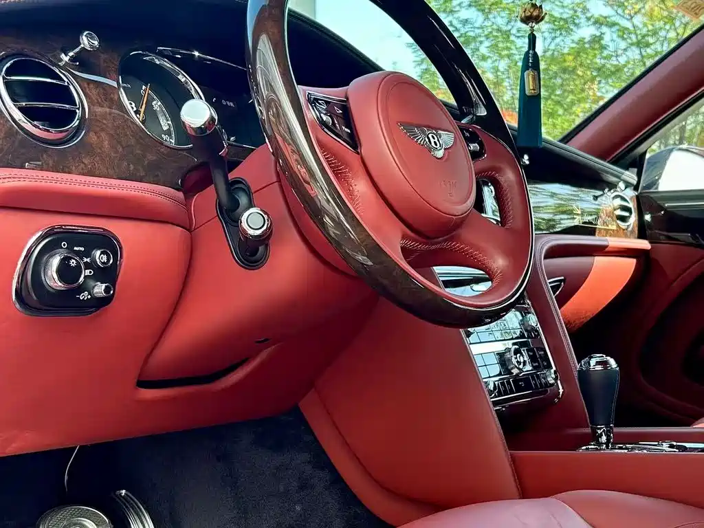 Bentley Mulsanne 2019 — фото 12