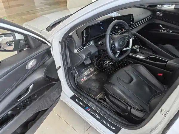 Hyundai Elantra 2023