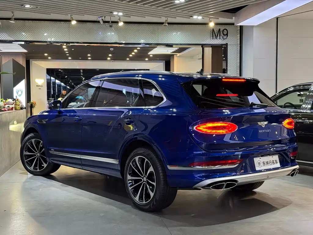 Bentley Bentayga 2023 — фото 4