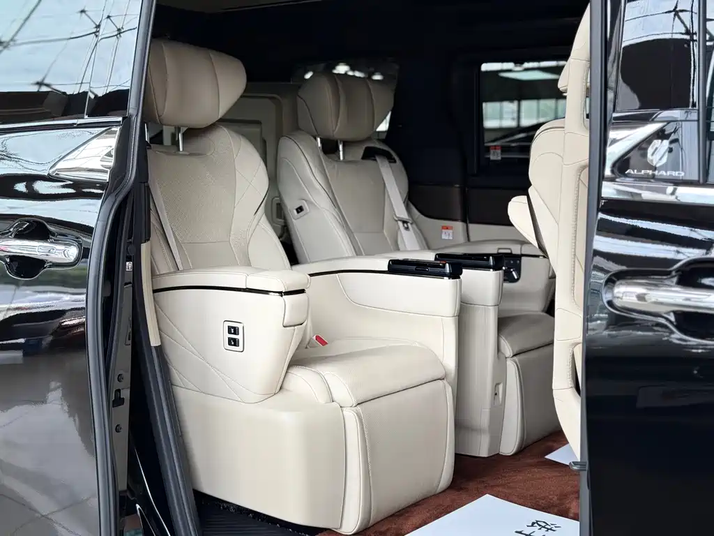 Toyota Alphard 2023 — фото 14
