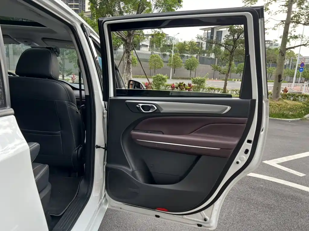 GAC Trumpchi M6 2024 — фото 15