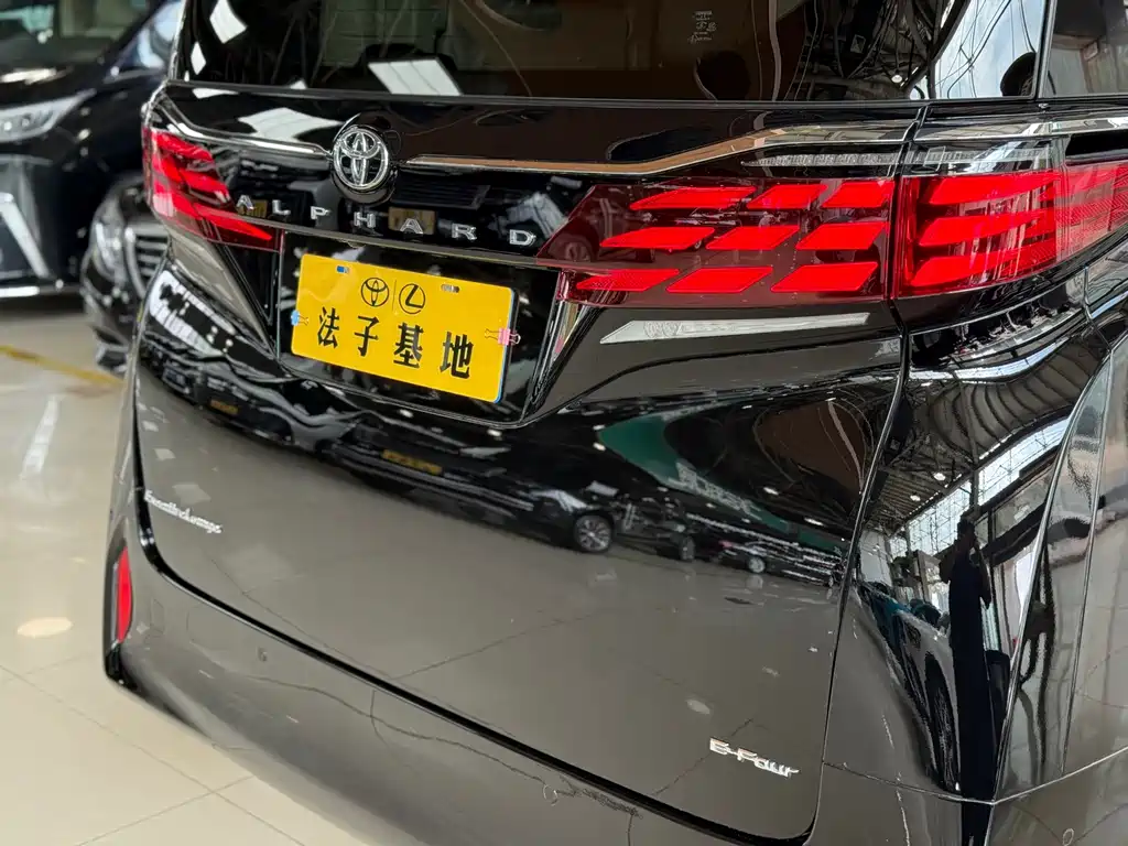 Toyota Alphard 2023 — фото 25