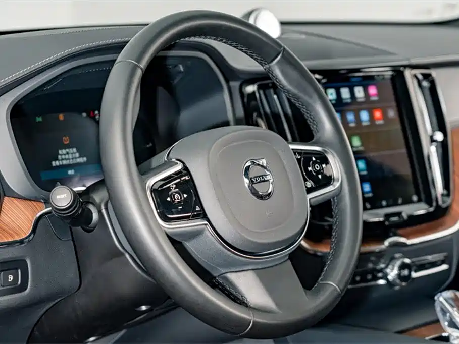 Volvo XC60 PHEV 2025 — фото 10