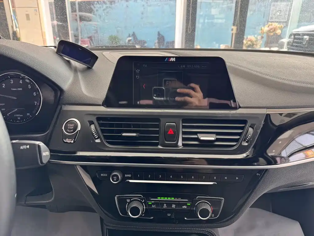 BMW 1 Series 2018 — фото 23