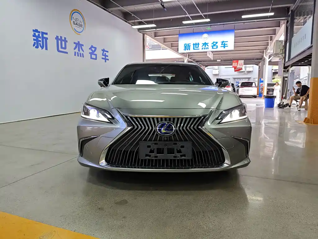Lexus ES 2020 — фото 2