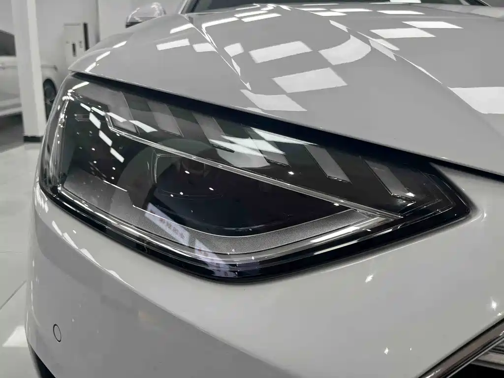 Audi A4L 2021 — фото 14