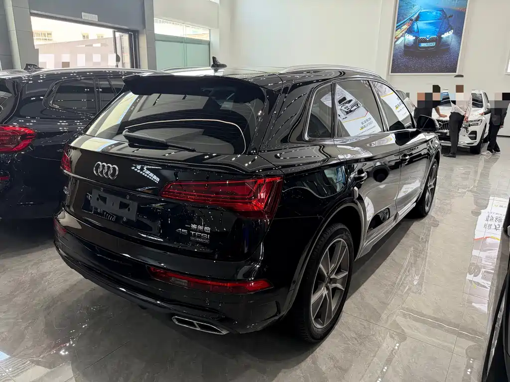 Audi Q5L 2021 — фото 10