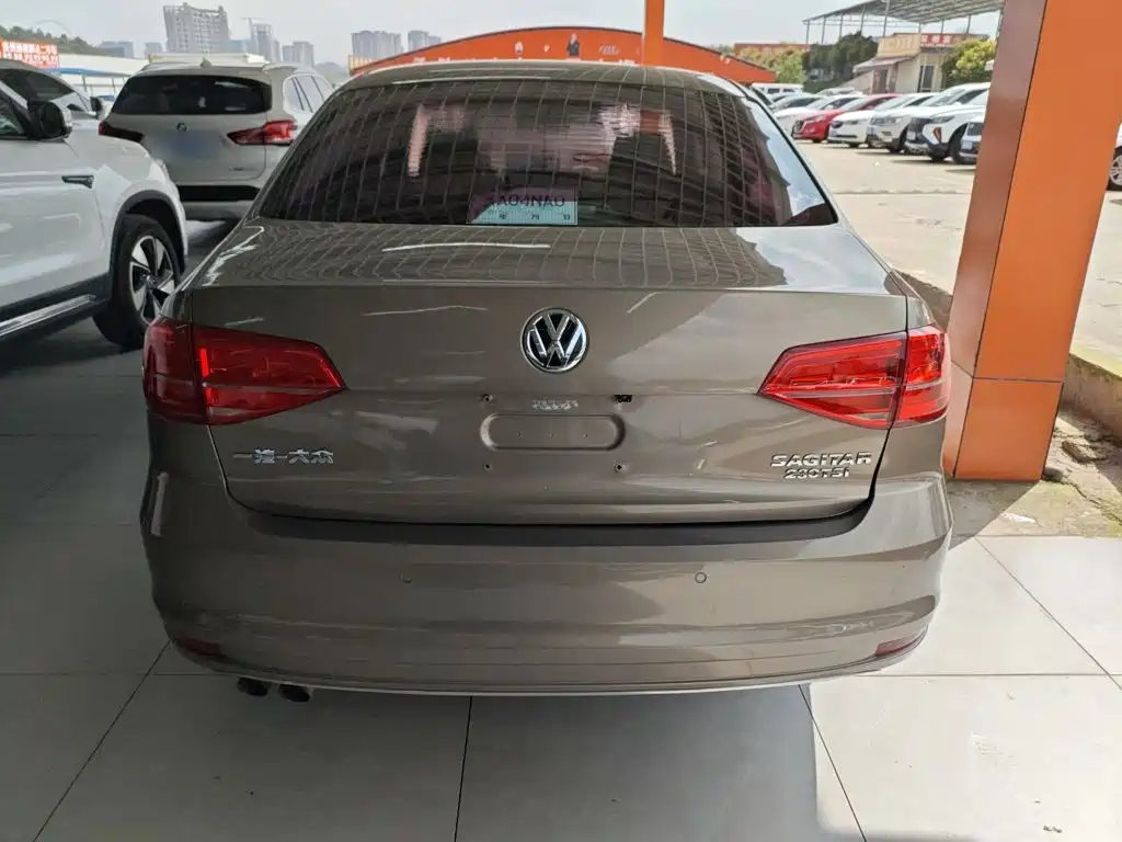 Volkswagen Sagitar 2016